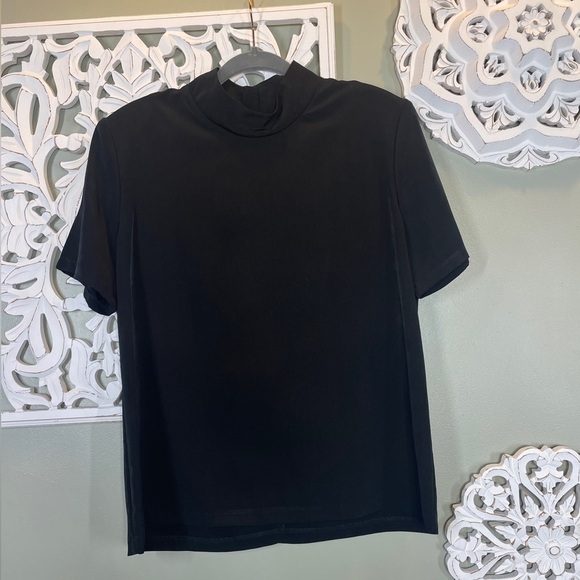 Graver Studios Mock Neck Black Shell Keyhole Medium - Picture 1 of 6
